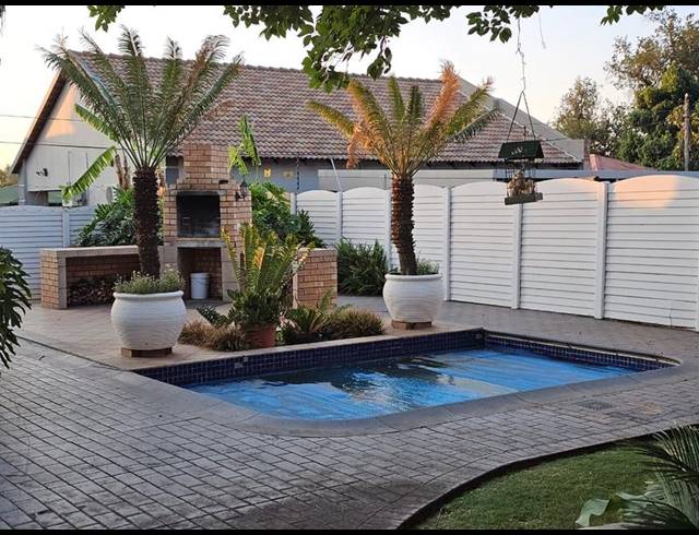 5 BEDROOM HOUSE FOR SALE IN VALHALLA